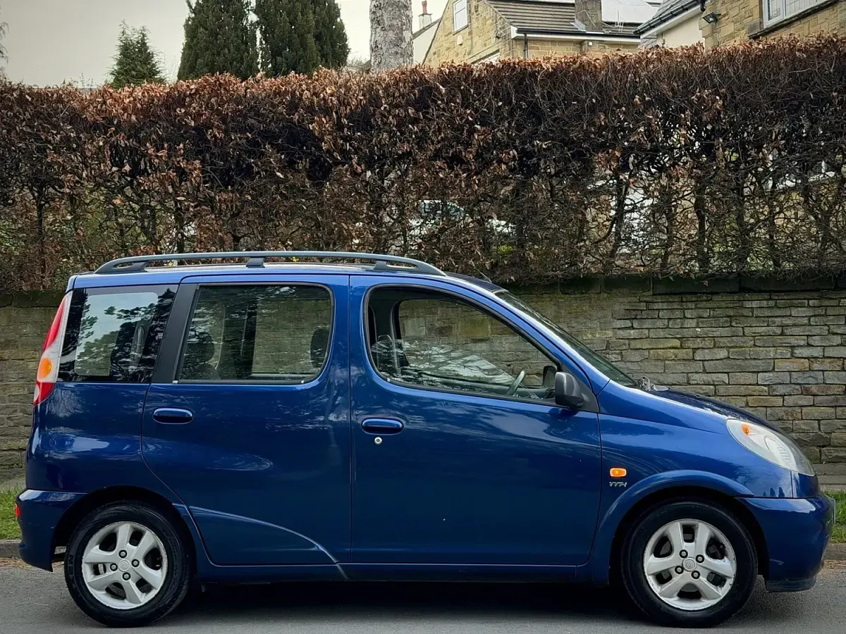 Used Toyota Yaris Verso 2002 Blue MPV