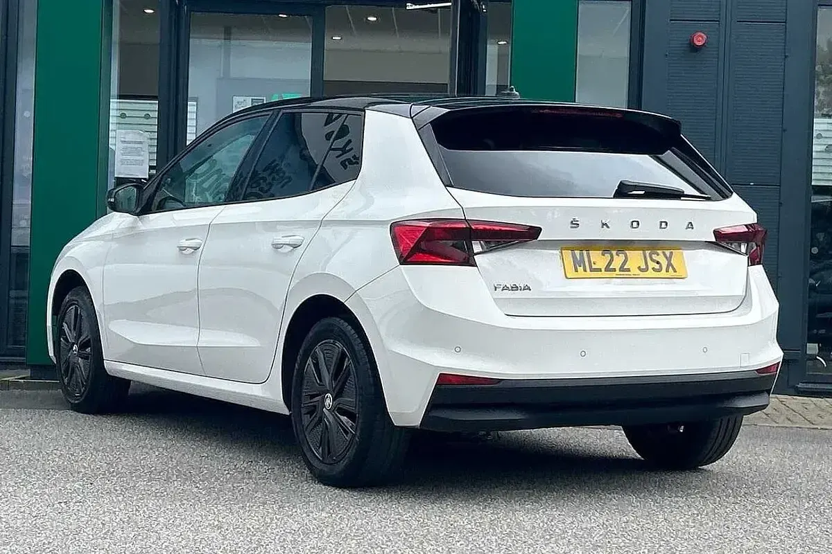 Usado Skoda 110 R Colour Edition 81 CV (59 kW) 2022 Blanco Utilitario