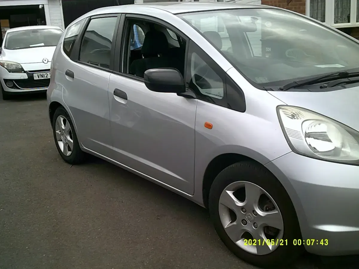 Used Honda Jazz SE 90 HP (66 kW) 2010 Silver Hatchback