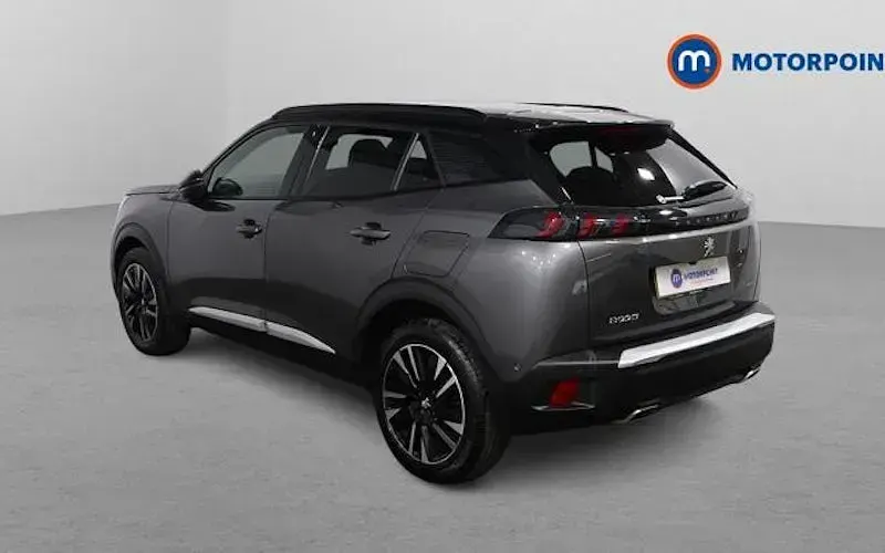 Usado Peugeot 2008 Premium 131 CV (96 kW) 2022 Gris SUV