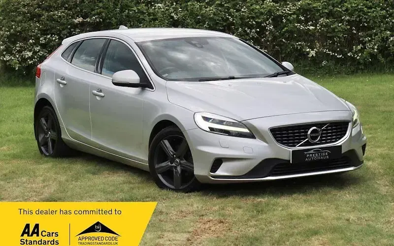 Gebraucht Volvo V40 R-Design 120 PS (88 kW) 2019 Kleinwagen