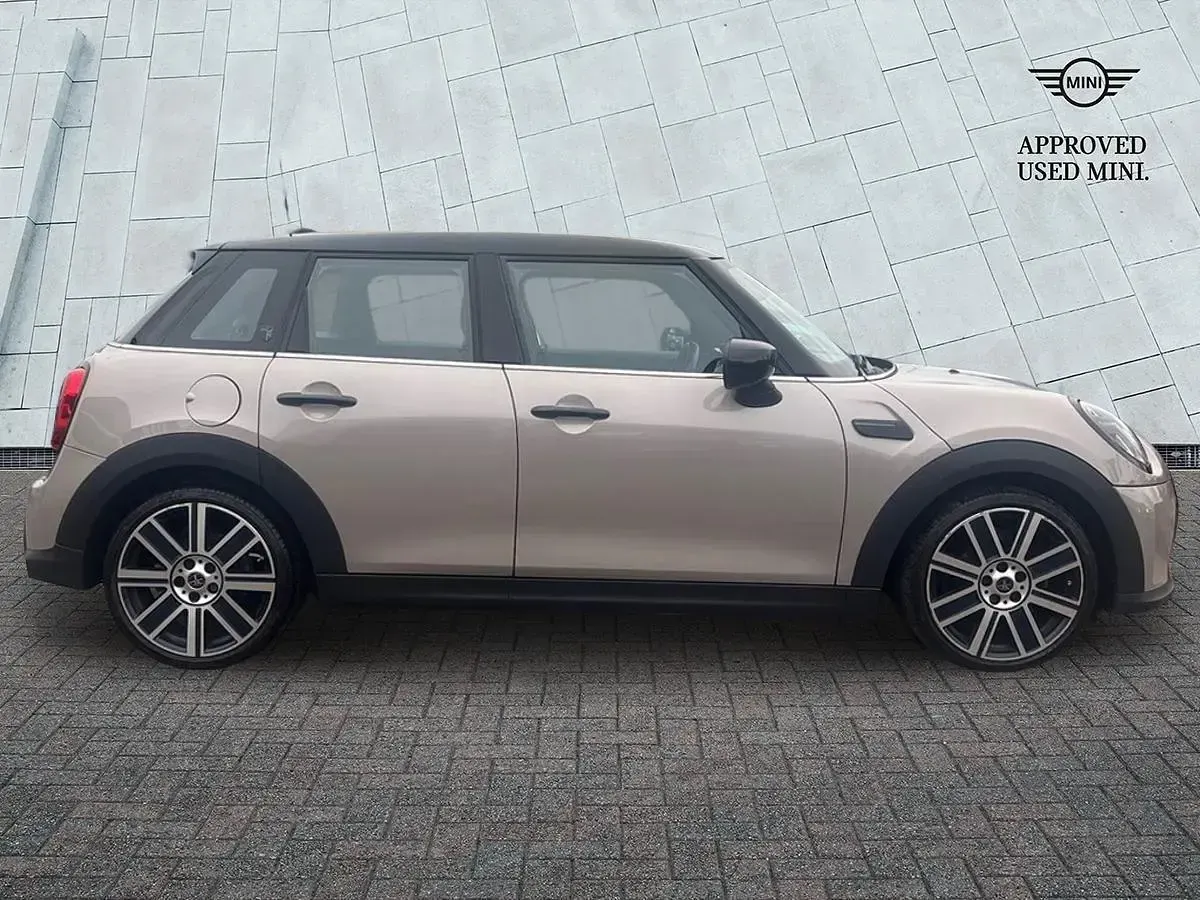 Używany Mini Cooper Exclusive 134 KM (98 kW) 2024 Szary Hatchback