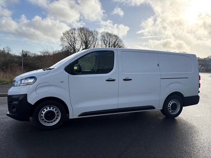 Usado Vauxhall Vivaro 100 kW (136 CV) 2022 Blanco Monovolumen