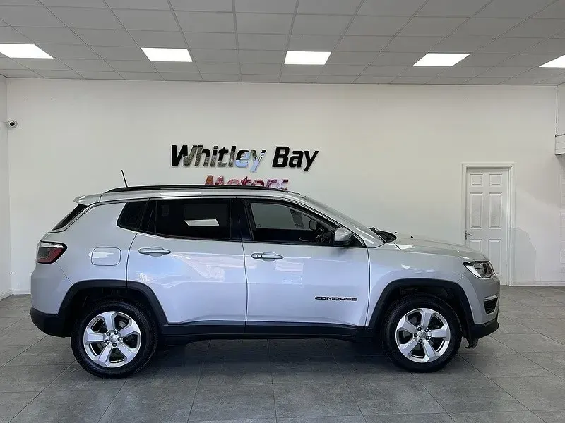 Usado Jeep Compass Longitude 120 CV (88 kW) 2019 Plateado SUV