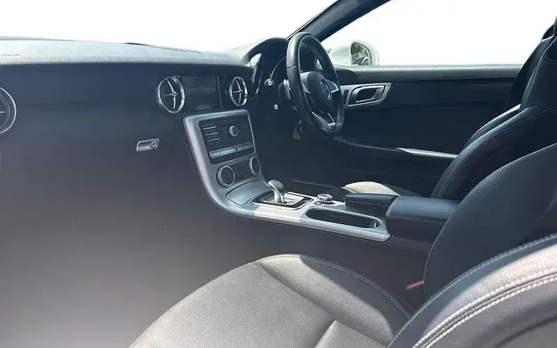Used Mercedes SLC180 AMG line 156 HP (114 kW) 2019 White Cabriolet