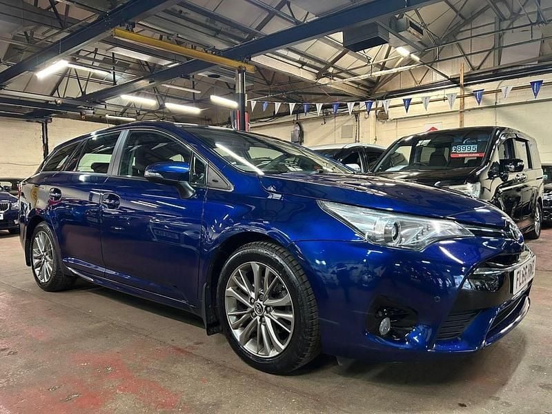 Used Toyota Avensis Business Edition 147 HP (108 kW) 2016 Blue Estate