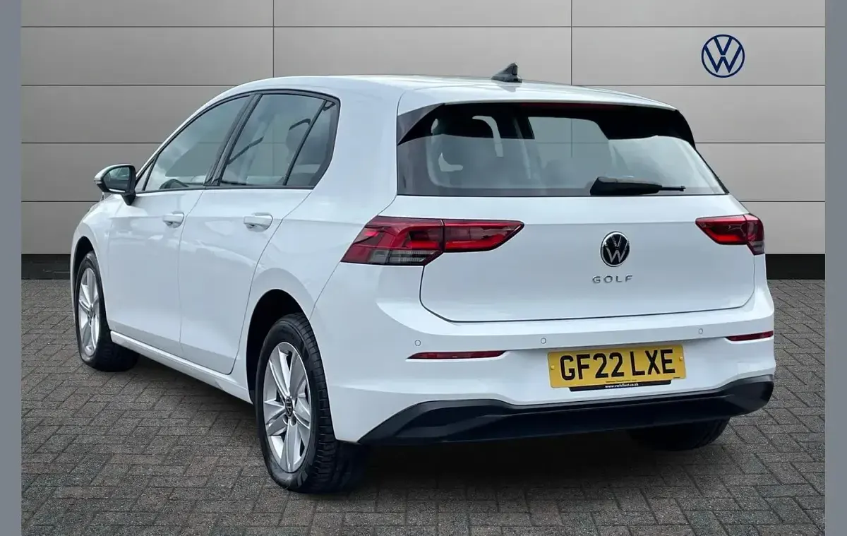 Used VW Golf VIII Life 110 HP (80 kW) 2022 White Hatchback