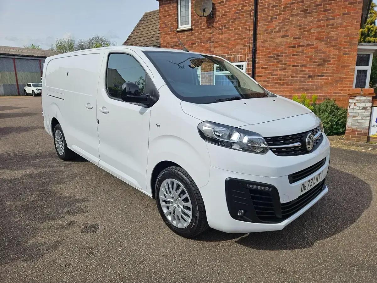 Usado Vauxhall Vivaro S 100 HP (73 kW) 2023 Branco Monovolume