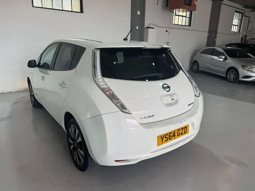 Used Nissan Leaf Tekna 80 kW (109 HP) 2014 White Hatchback