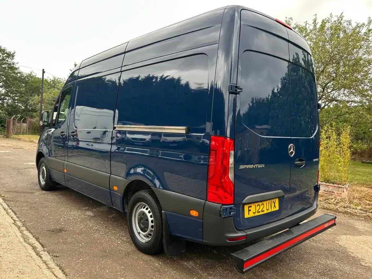 Used Mercedes Sprinter Progressive 150 HP (110 kW) 2022 Blue Van