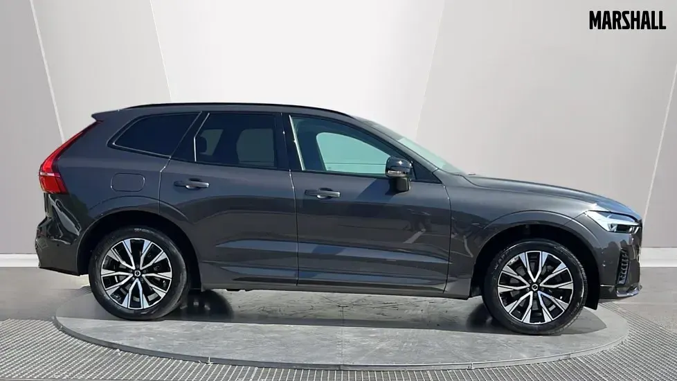 Usado Volvo XC60 Plus 250 HP (183 kW) 2024 Cinzento SUV