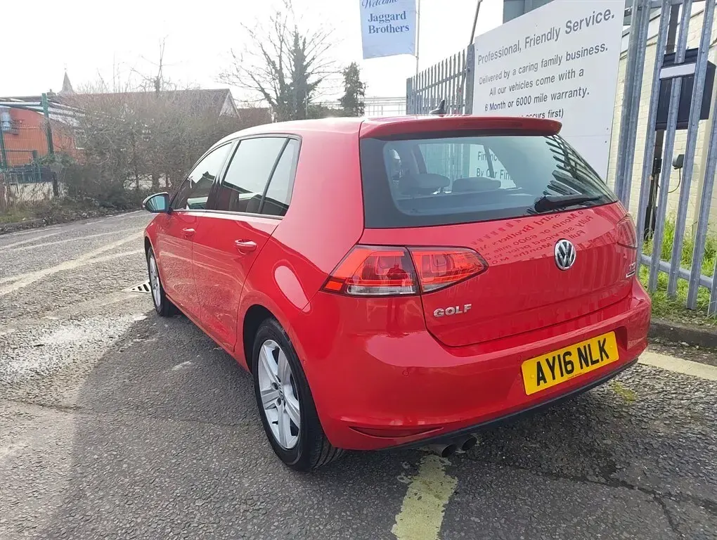 Used VW Golf VII Edition 125 HP (91 kW) 2016 Red Hatchback