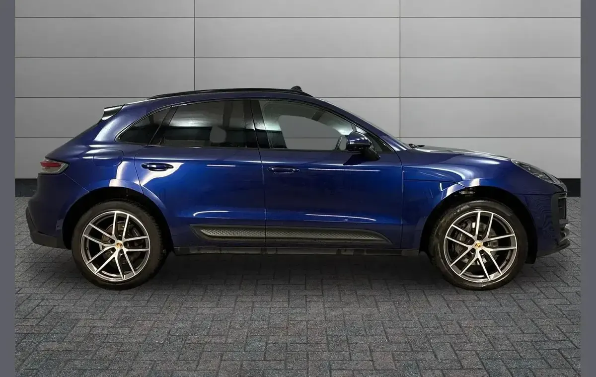 Used Porsche Macan 261 HP (191 kW) 2022 Blue SUV