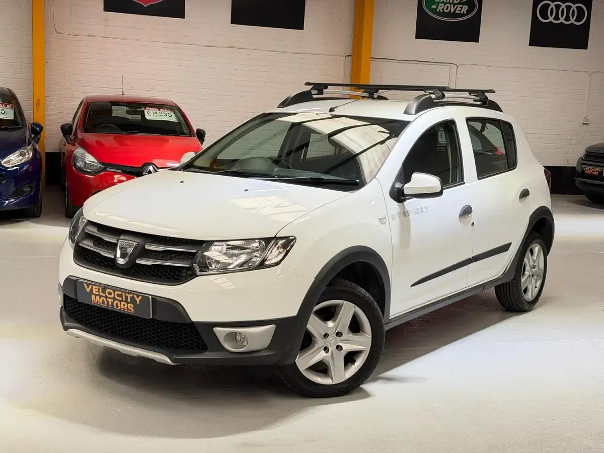 Used Dacia Sandero Lauréate 2015 White Hatchback