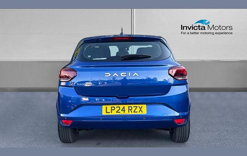 Begagnad Dacia Sandero Expression 91 HK (66 kW) 2024 Blå Halvkombi
