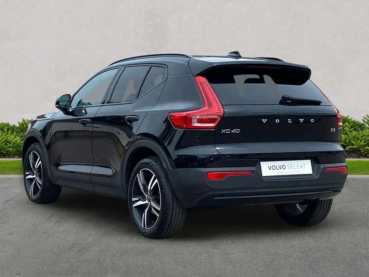 Used Volvo XC40 R-Design 163 HP (119 kW) 2021 Black SUV