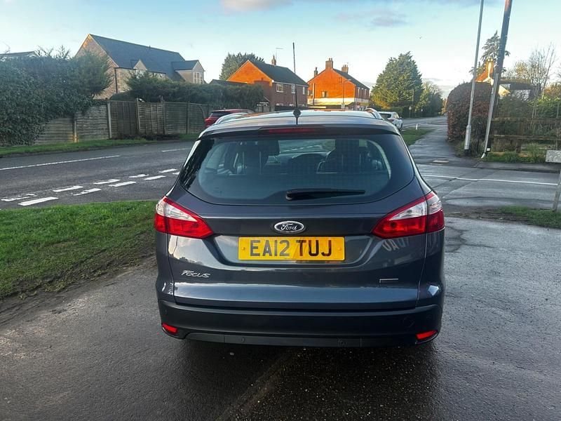 Used Ford Focus Zetec 125 HP (91 kW) 2012 Grey Estate