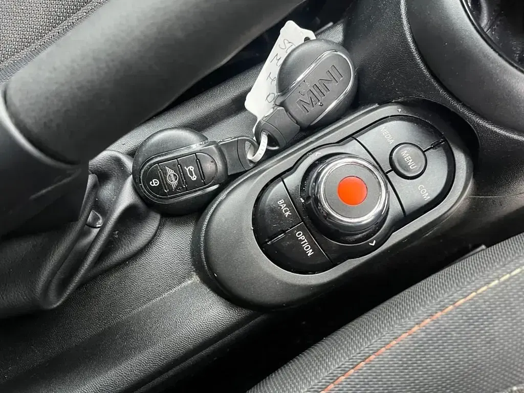 Usado Mini Cooper Classic 136 CV (100 kW) 2019 Naranja Utilitario