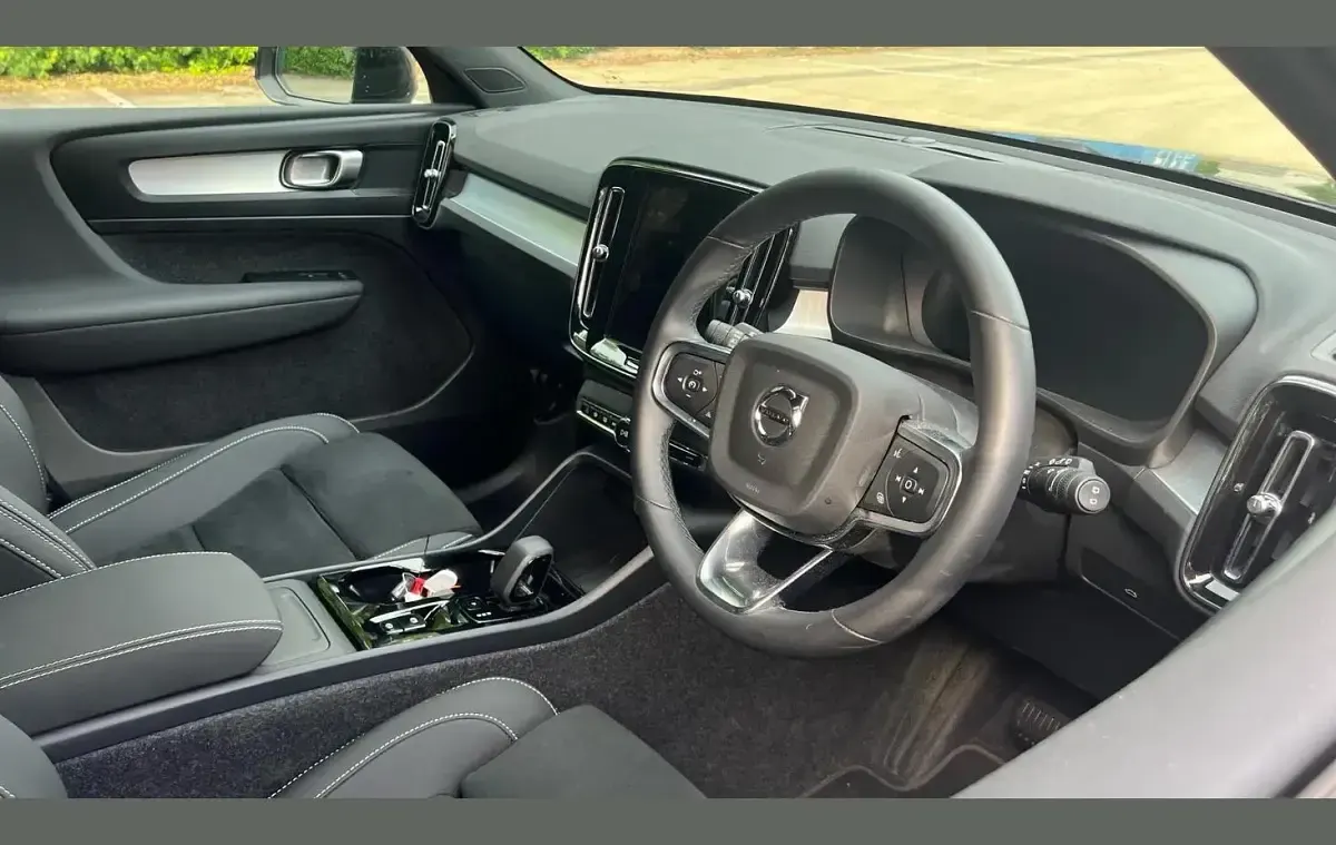 Used Volvo XC40 Plus 197 HP (144 kW) 2025 Black SUV