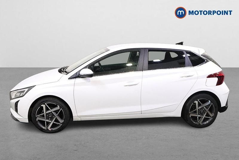 Used Hyundai i20 Premium 101 HP (74 kW) 2025 White Hatchback