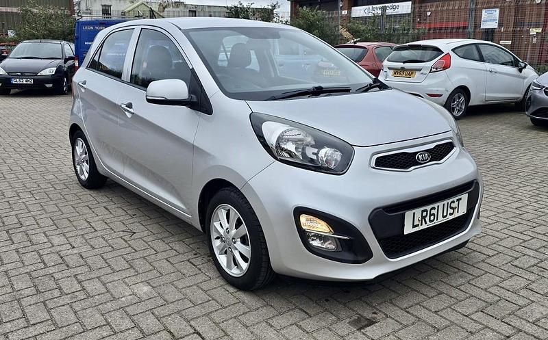 Used Kia Picanto 85 HP (62 kW) 2011 Silver Hatchback