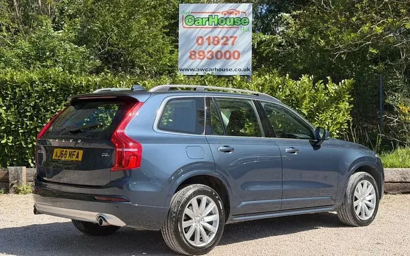 Usado Volvo XC90 Momentum 235 HP (172 kW) 2018 Azul SUV