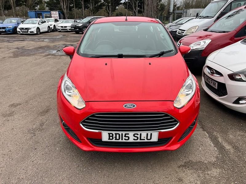 Used Ford Fiesta Zetec 82 HP (60 kW) 2015 Red Hatchback