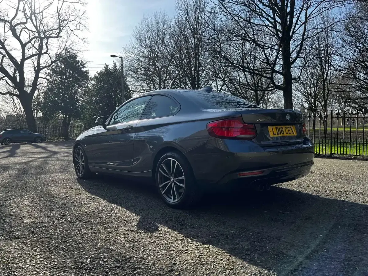 Usado BMW 220 Sport Line 2018 Cinzento Coupé