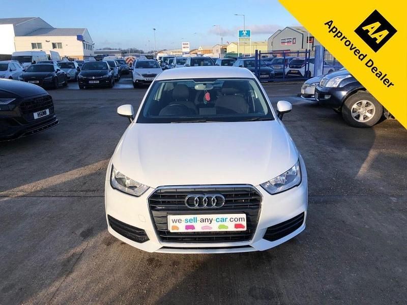 Usado Audi A1 Design 116 HP (85 kW) 2015 Branco Citadino