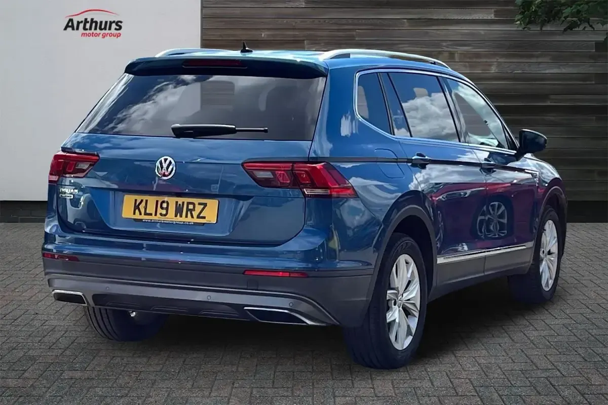 Usado VW Tiguan Allspace Match 150 HP (110 kW) 2019 Azul SUV