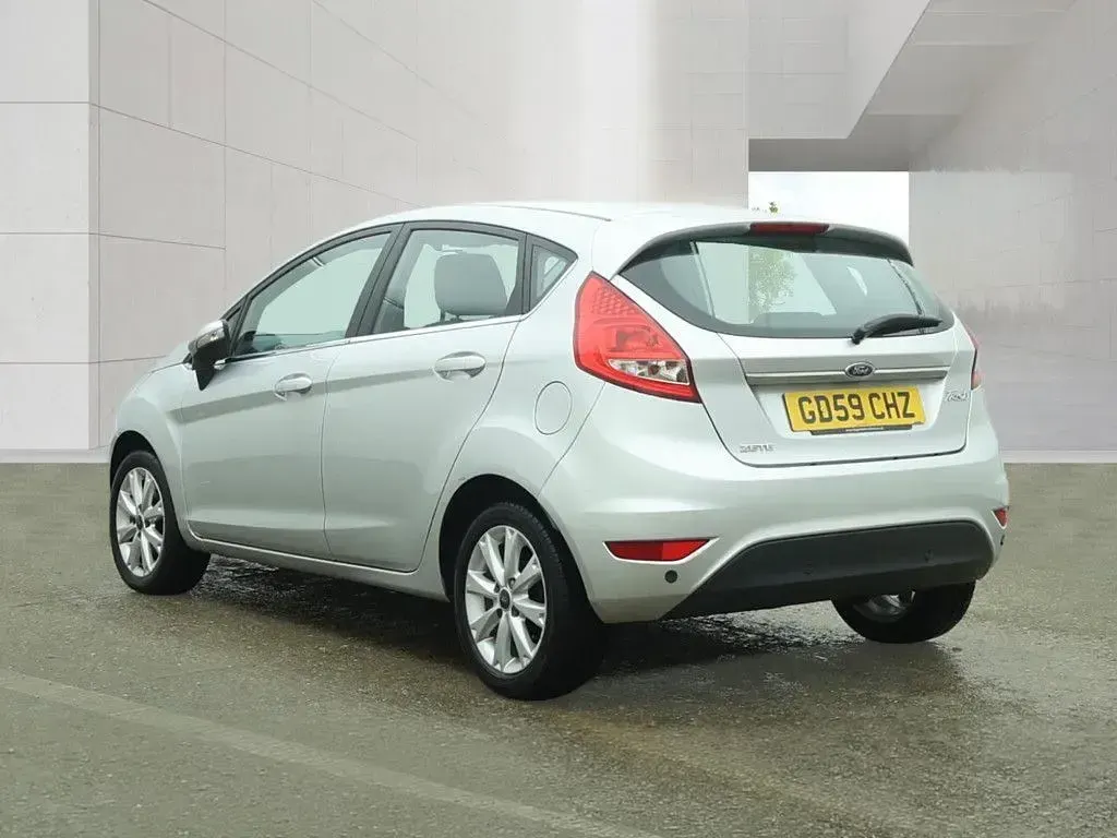 Used Ford Fiesta Zetec 96 HP (70 kW) 2010 Silver Hatchback