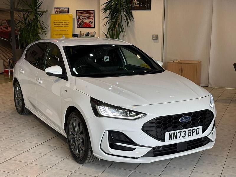 Used Ford Focus ST-Line 125 HP (91 kW) 2023 White Hatchback