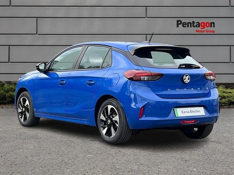 Second-hand Vauxhall Corsa-e Design Edition 100 kW (136 CP) 2024 Albastru Hatchback