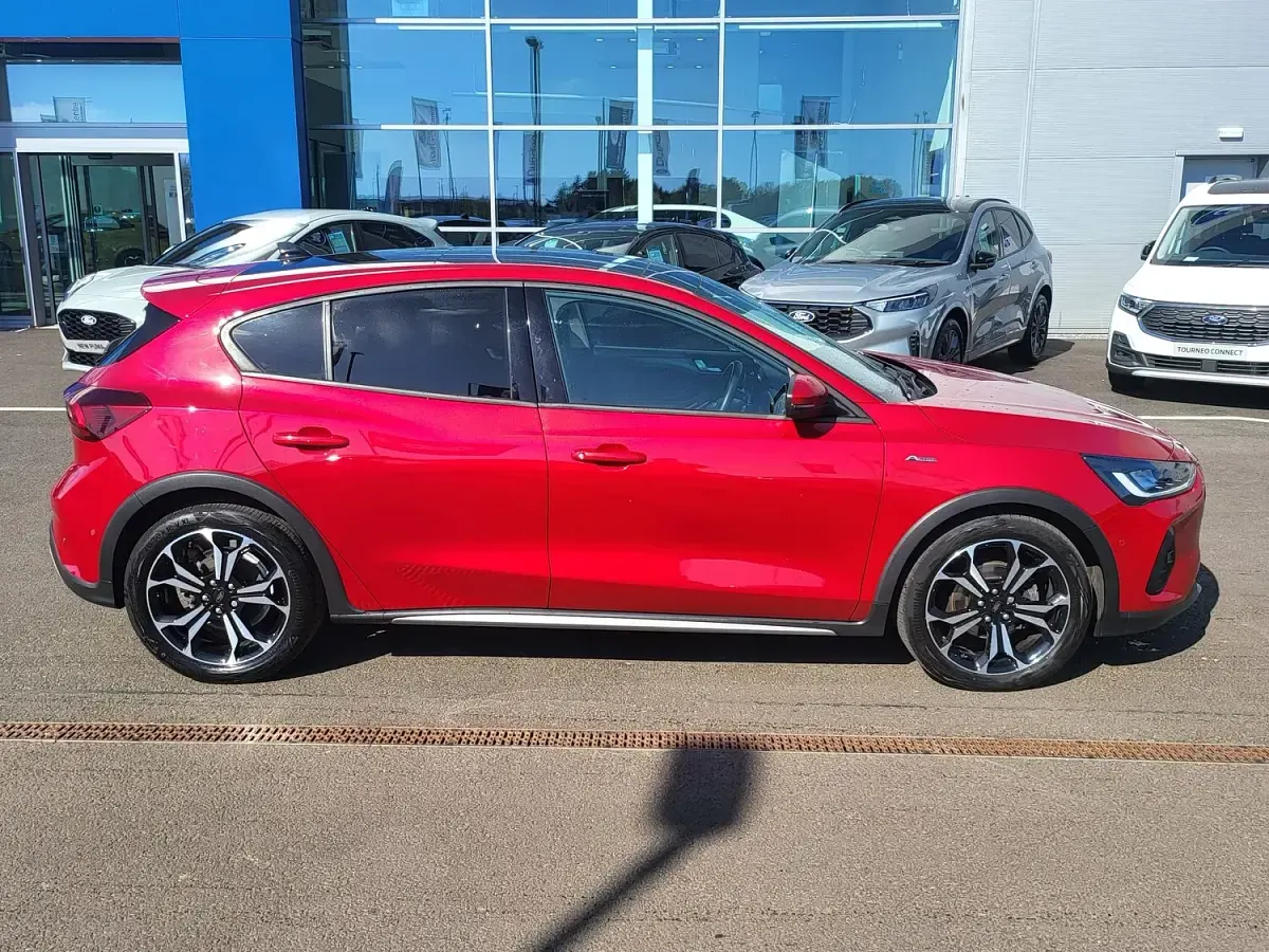 Used Ford Focus Active X 125 HP (91 kW) 2023 Red Hatchback