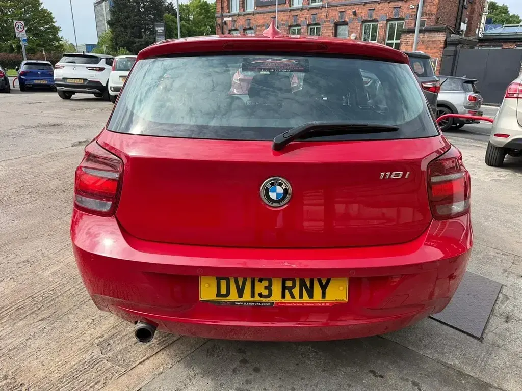 Usado BMW 118 Comfort Edition 170 CV (125 kW) 2013 Rojo Utilitario