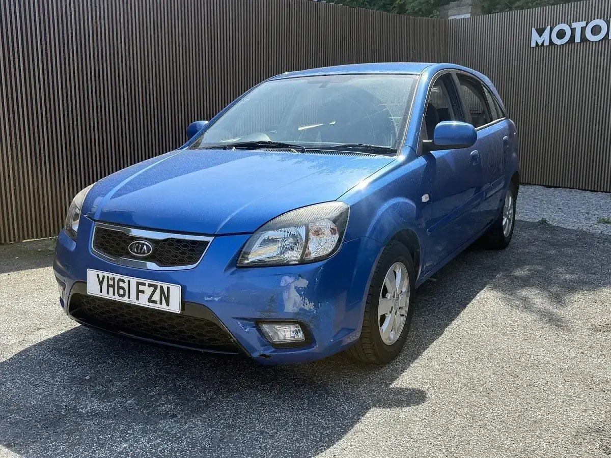 Used Kia Rio 95 HP (69 kW) 2011 Blue Hatchback