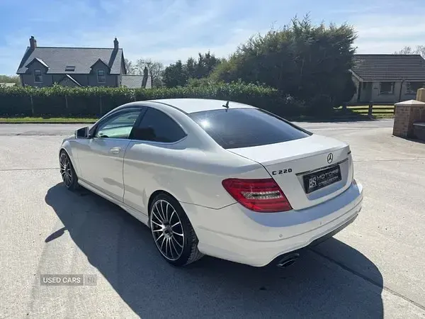 Begagnad Mercedes C220 AMG 2013 Vit Sportkupé