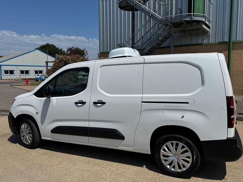 Used Peugeot Partner 2020 White MPV