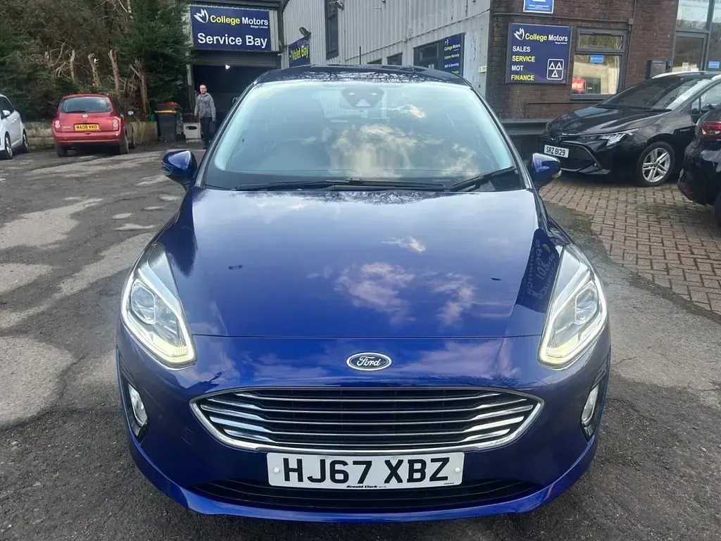 Used Ford Fiesta Zetec 100 HP (73 kW) 2018 Blue Hatchback