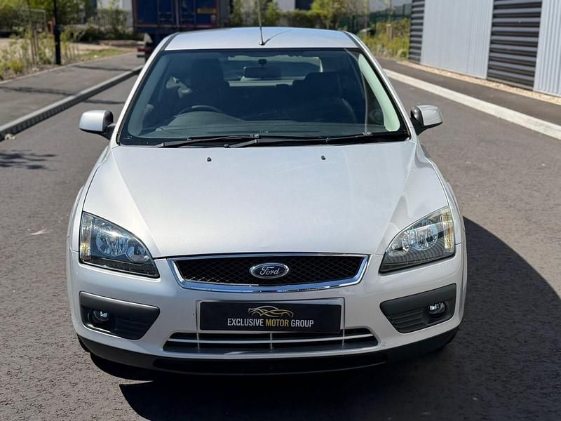 Used Ford Focus Zetec 100 HP (73 kW) 2005 Silver Hatchback