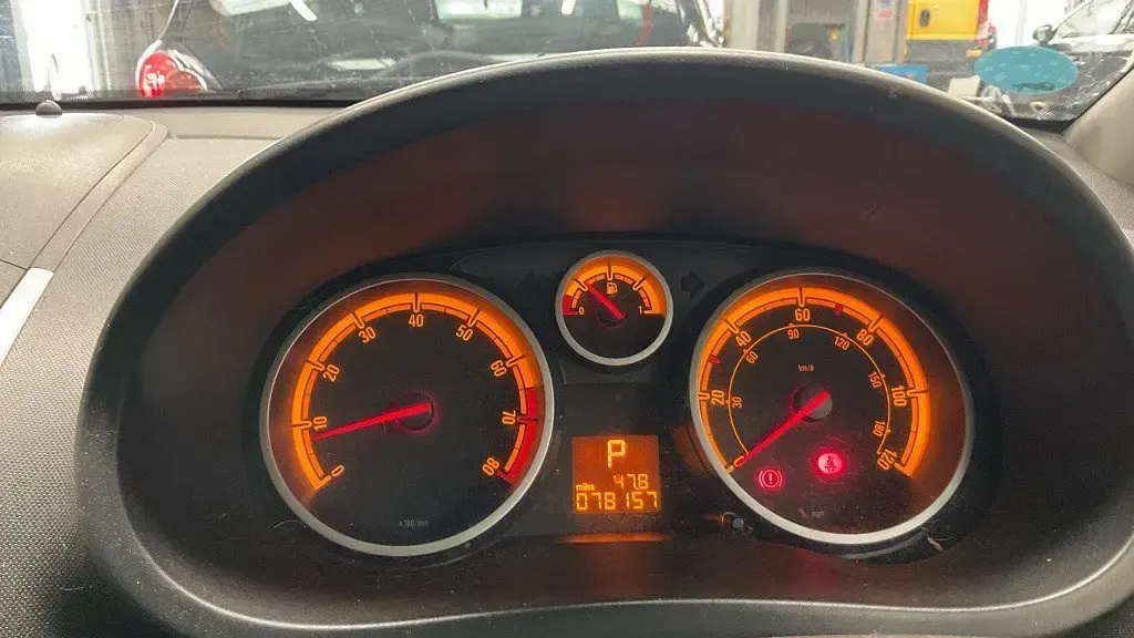 Usado Vauxhall Corsa Club 90 HP (66 kW) 2009 Azul Citadino