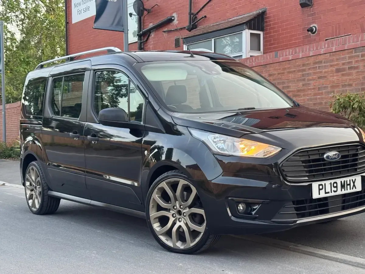 Used Ford Grand Tourneo Connect Zetec 120 HP (88 kW) 2019 Black MPV