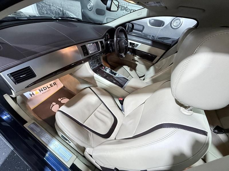 Used Jaguar XF Portfolio 200 HP (147 kW) 2015 Blue Sedan