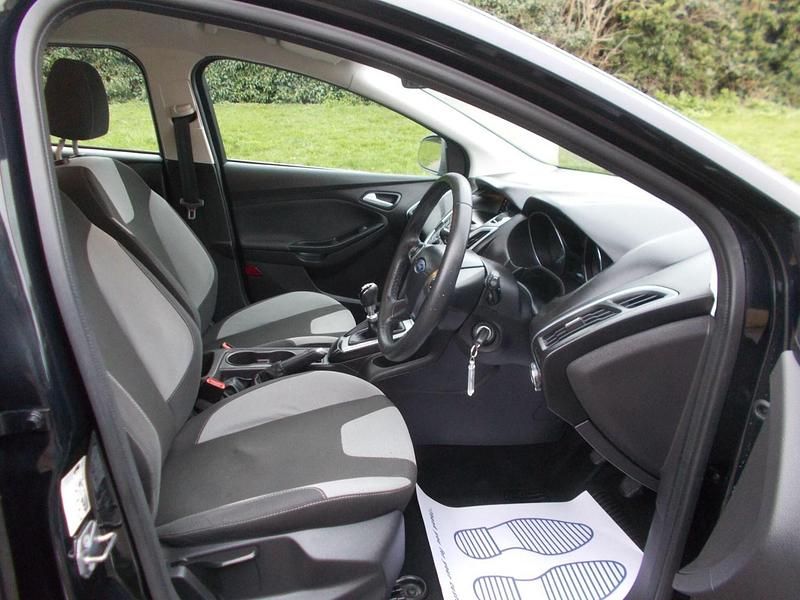 Used Ford Focus Zetec 115 HP (84 kW) 2013 Black Estate