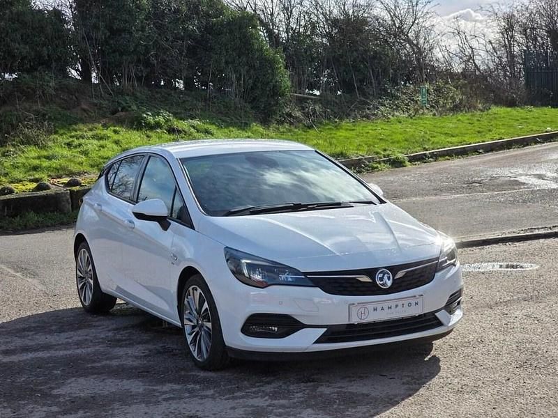 Used Vauxhall Astra SRi 145 HP (106 kW) 2020 White Hatchback