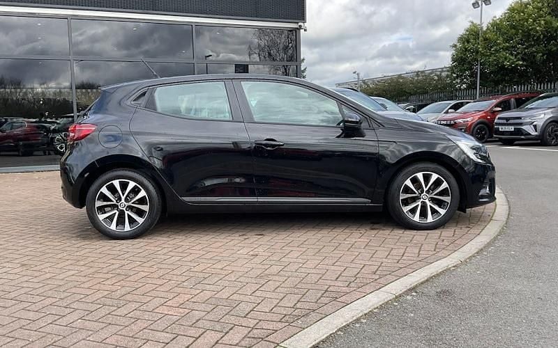 Used Renault Clio V Iconic 90 HP (66 kW) 2022 Hatchback