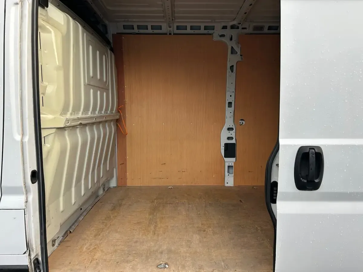 Used Peugeot Boxer 140 HP (102 kW) 2022 White Van