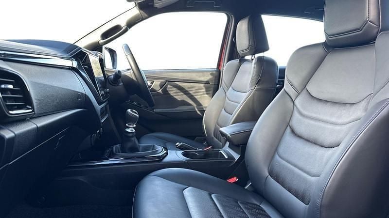 Second-hand Isuzu D-Max 163 CP (119 kW) 2025 Portocaliu Pickup