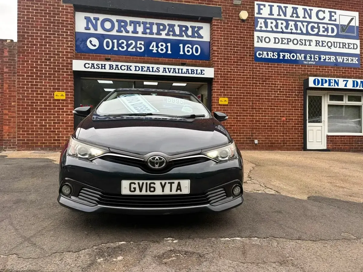 Used Toyota Auris Business Edition 112 HP (82 kW) 2016 Grey Hatchback