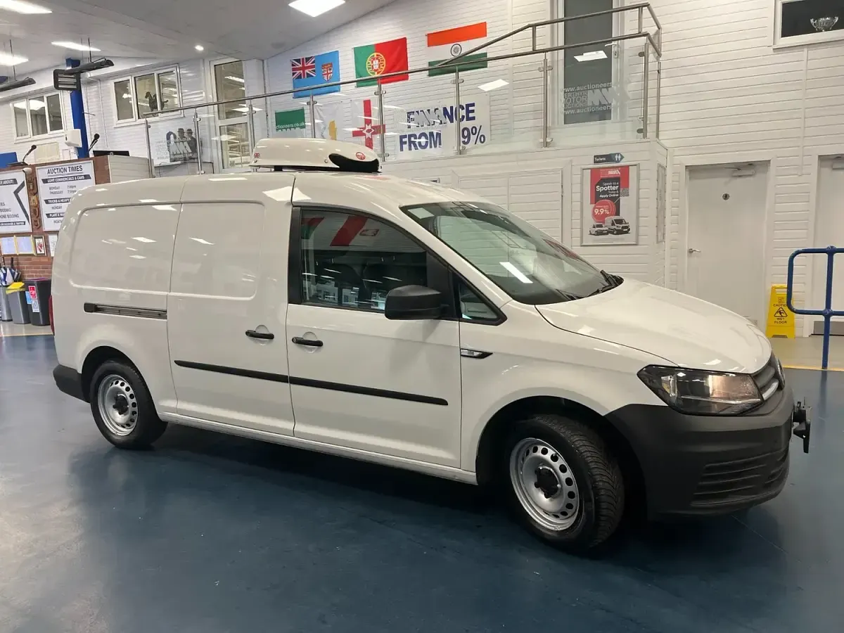 Used VW Caddy Maxi Startline 102 HP (75 kW) 2020 White MPV